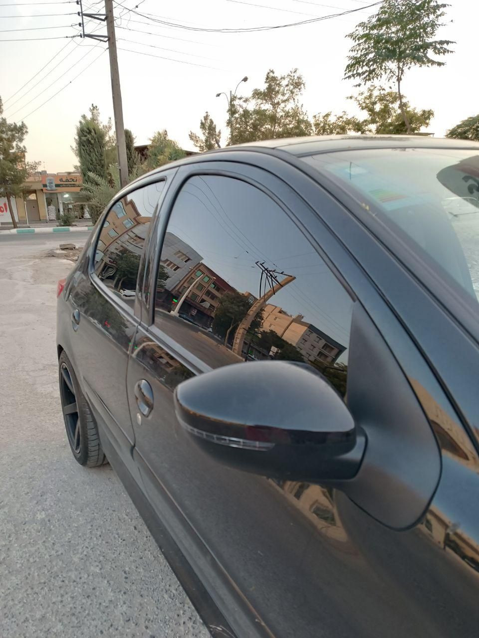 شیشه دودی و نصب انواع برچسب|خدمات موتور و ماشین|کرمان, |دیوار