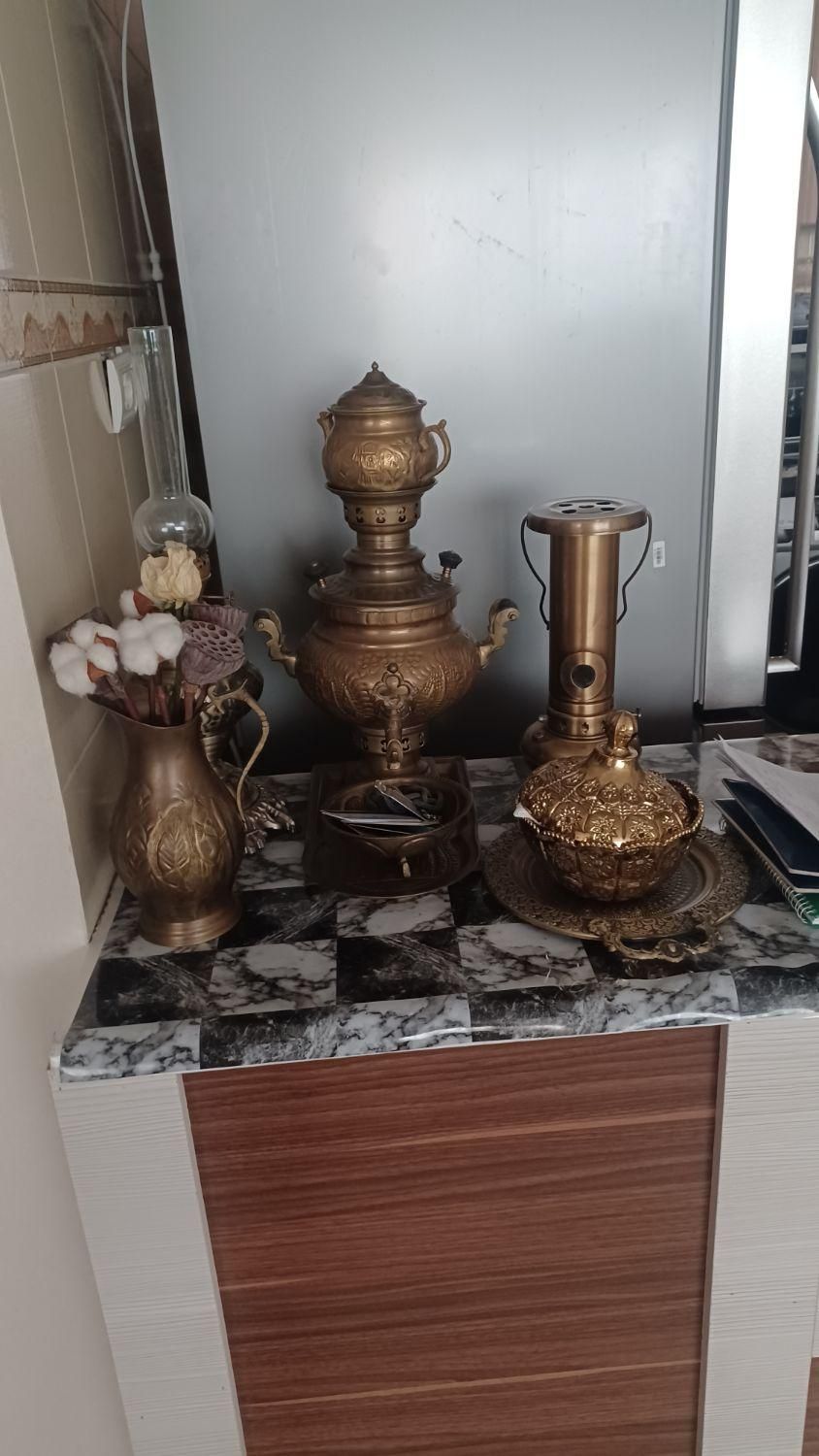 میز بهمراه عسلی و سماور برنز|سماور، چای‌ساز، قهوه‌ساز|خمینی‌شهر, |دیوار