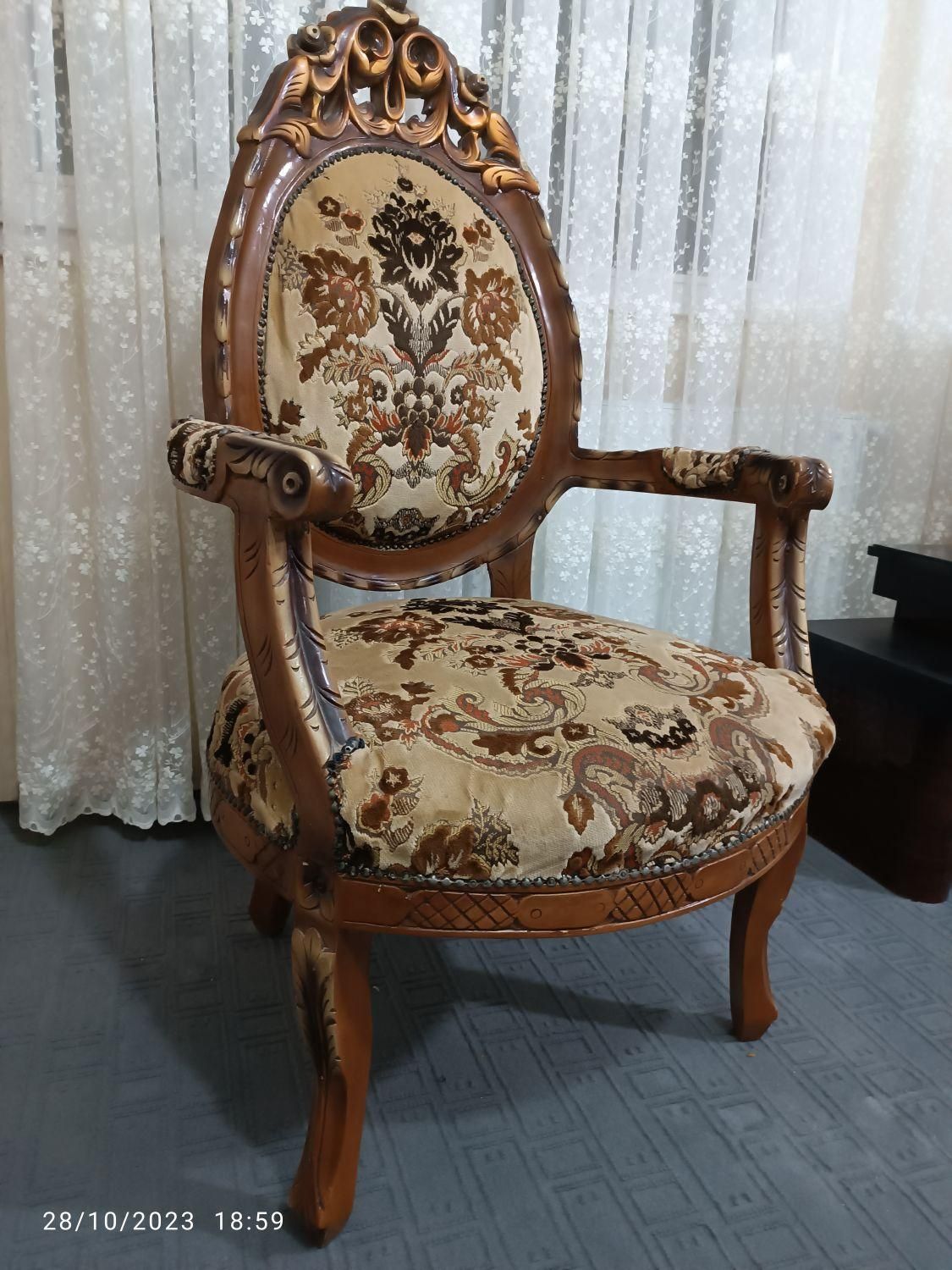 مبل سلطنتی ۹نفره|مبلمان خانگی و میز عسلی|هشتگرد, فاز ۱ مهستان|دیوار