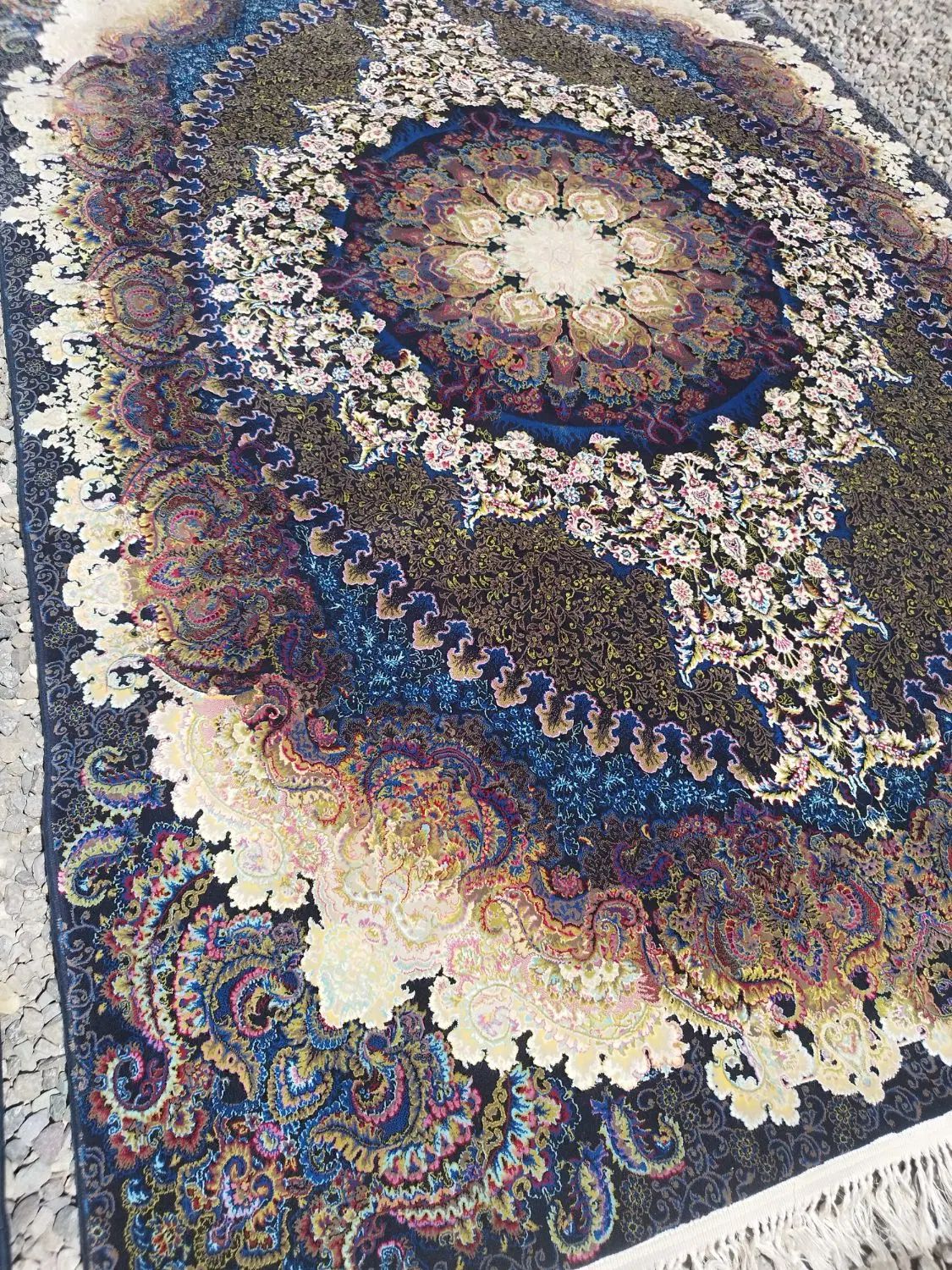 فروش۲۰۰تخته فرش کارکرده در حد نو بصورت تکی و یکجا|فرش|میانه, |دیوار