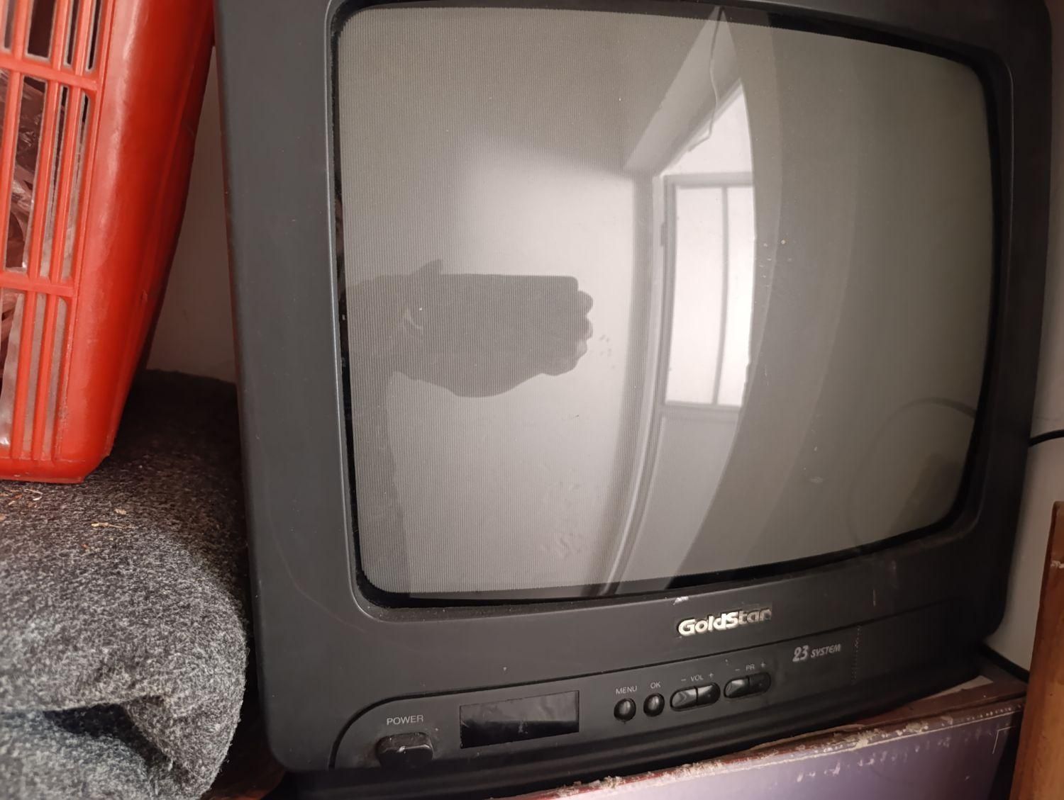 ۲عدد تلویزیون در حد نو سالم ومیز تلویزیون و تخت|تلویزیون و پروژکتور|شاهرود, |دیوار