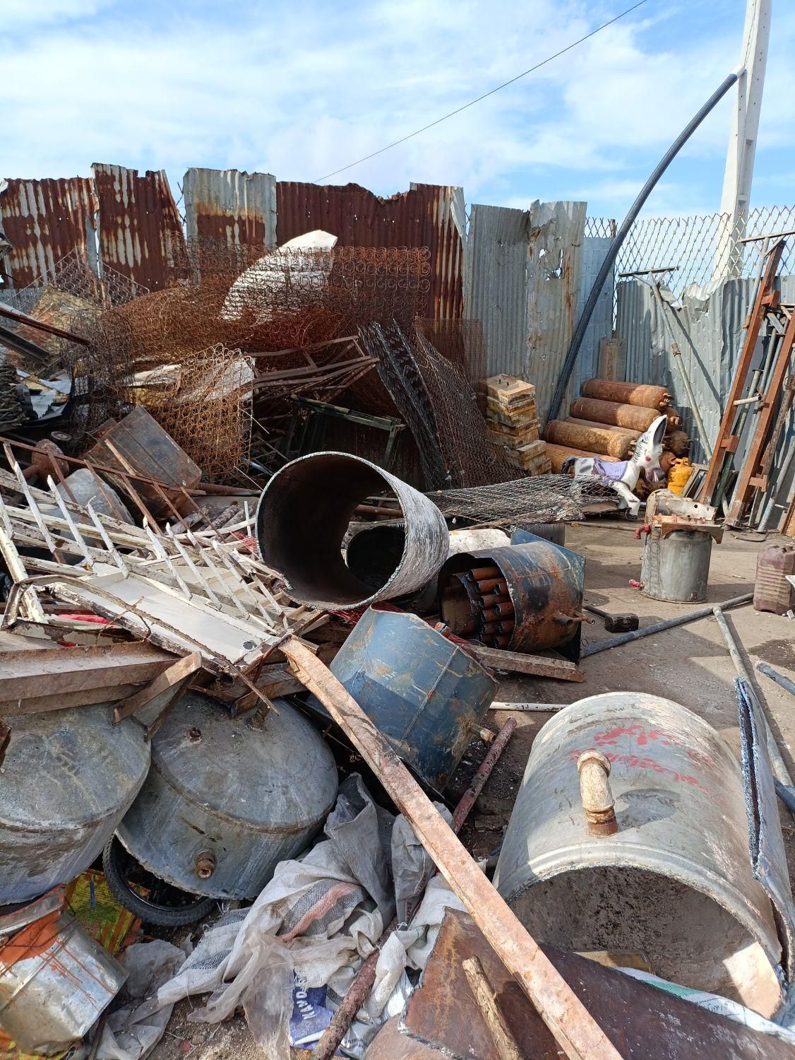 خریدوفروش آهن آلات ضایعات درب پنجره قوطی لوله ورق|عمدهفروشی|کرج, گلشهر|دیوار