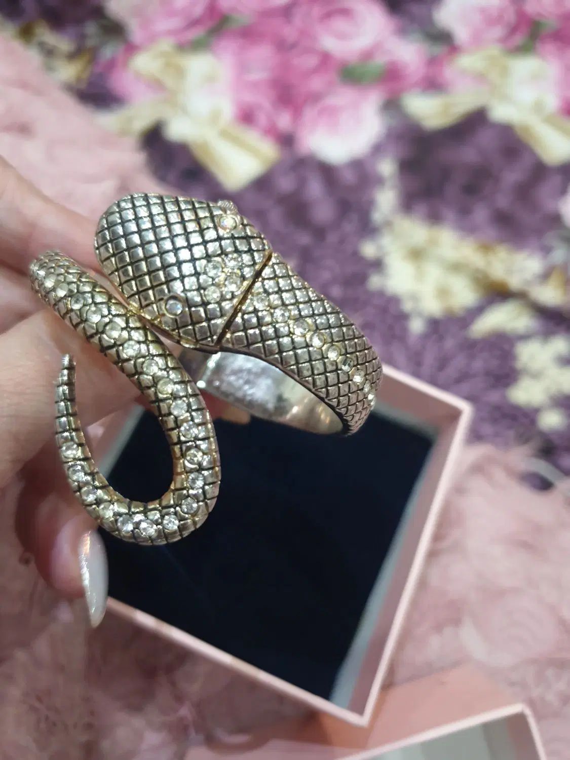 ساعت دستبند ماری مارک GUCCI بسیار زیبااصل نگین دار|ساعت|کرج, شهرک بنفشه|دیوار