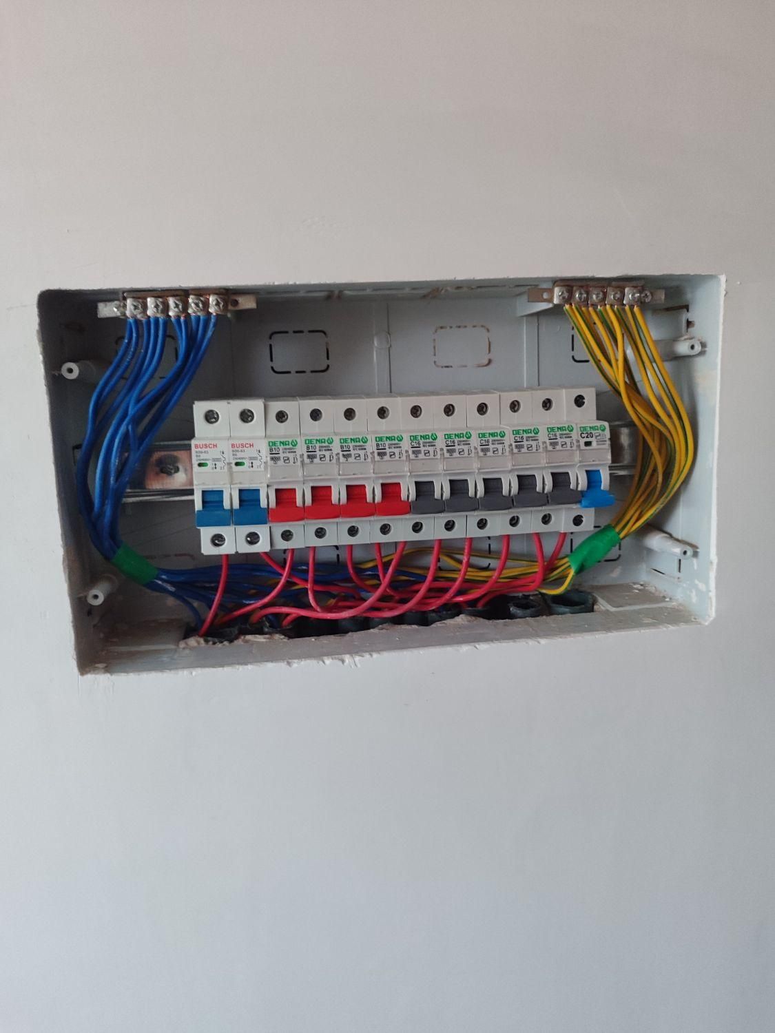 سیم کشی برقکار نصب وعیب یابی آیفون تلفن محافظ منزل|خدمات پیشه و مهارت|تبریز, |دیوار