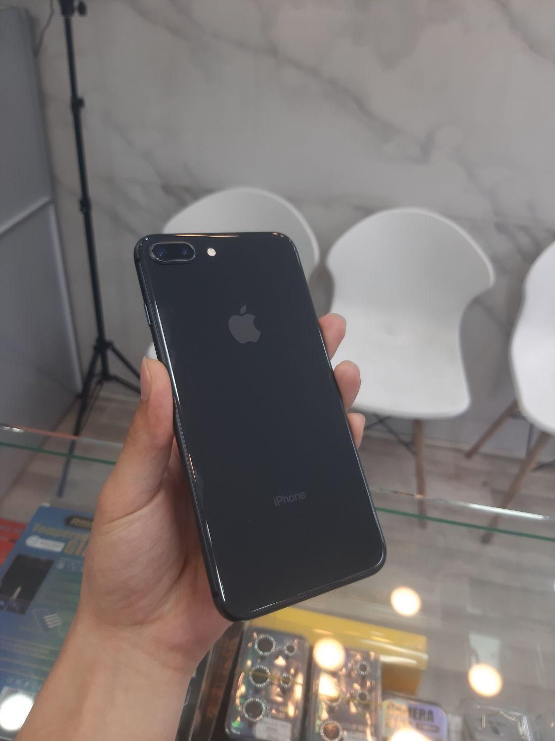 اپل iPhone 8 Plus با حافظهٔ ۶۴ گیگابایت|موبایل|رشت, لاکانی|دیوار