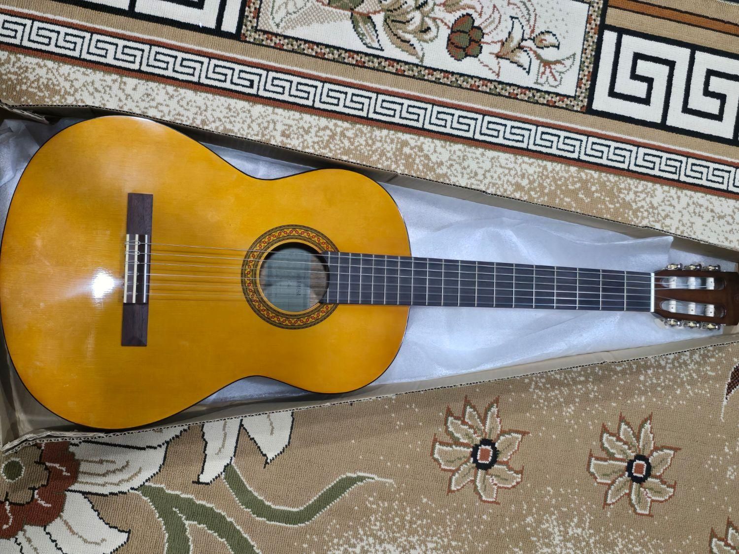 گیتار یاماها c 40|گیتار، بیس، امپلیفایر|دوگنبدان, |دیوار