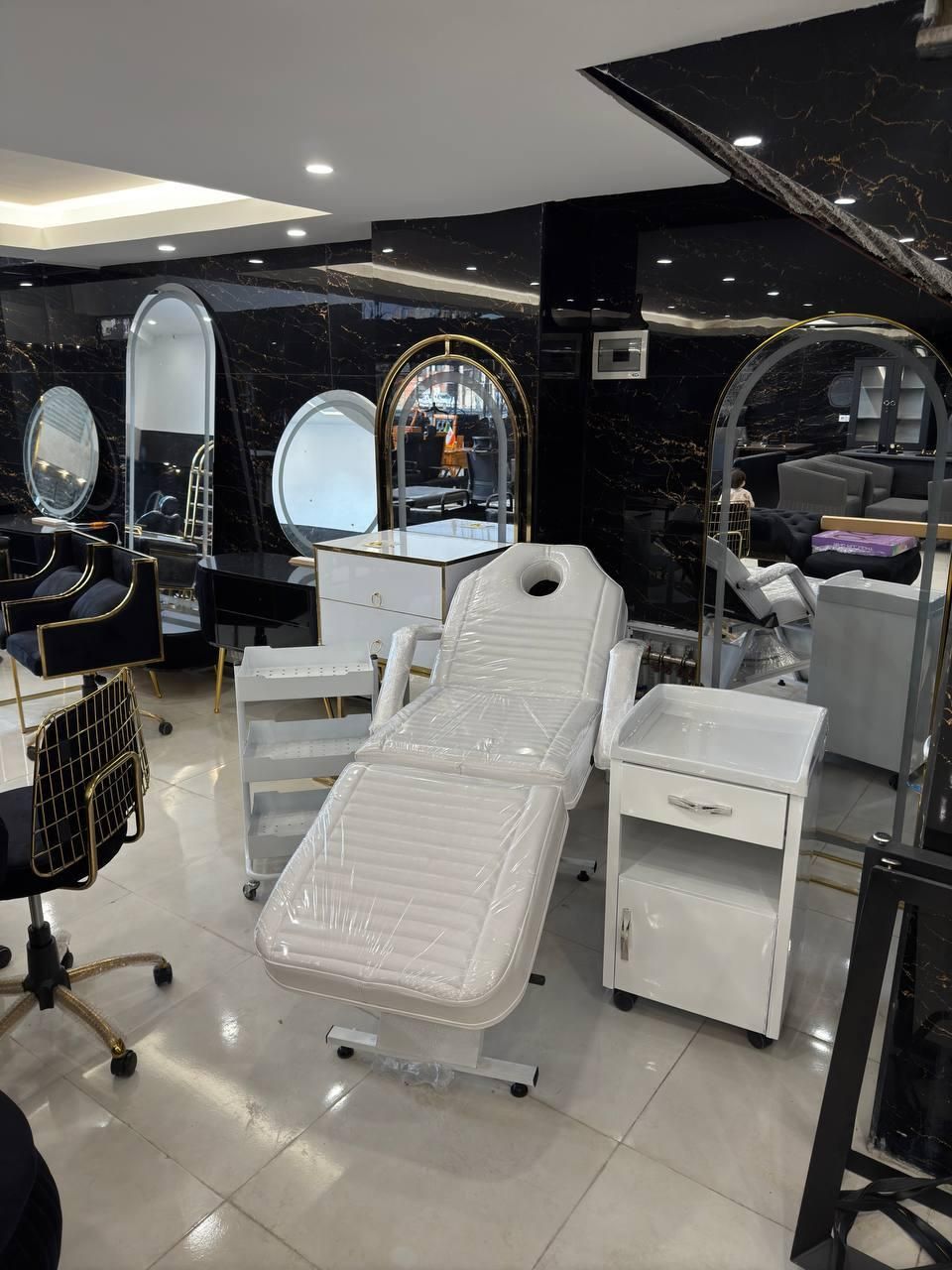 لوازم آرایشگاه|آرایشگاه و سالنهای زیبایی|گنبد کاووس, |دیوار