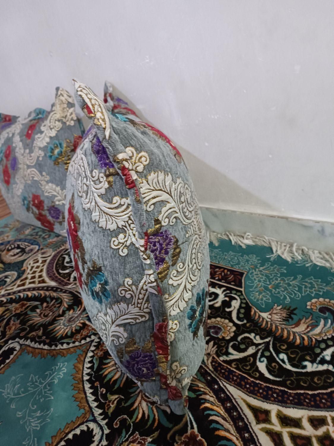 بالش با ملافه طوسی تمیز|رختخواب، بالش، پتو|ماهدشت, |دیوار