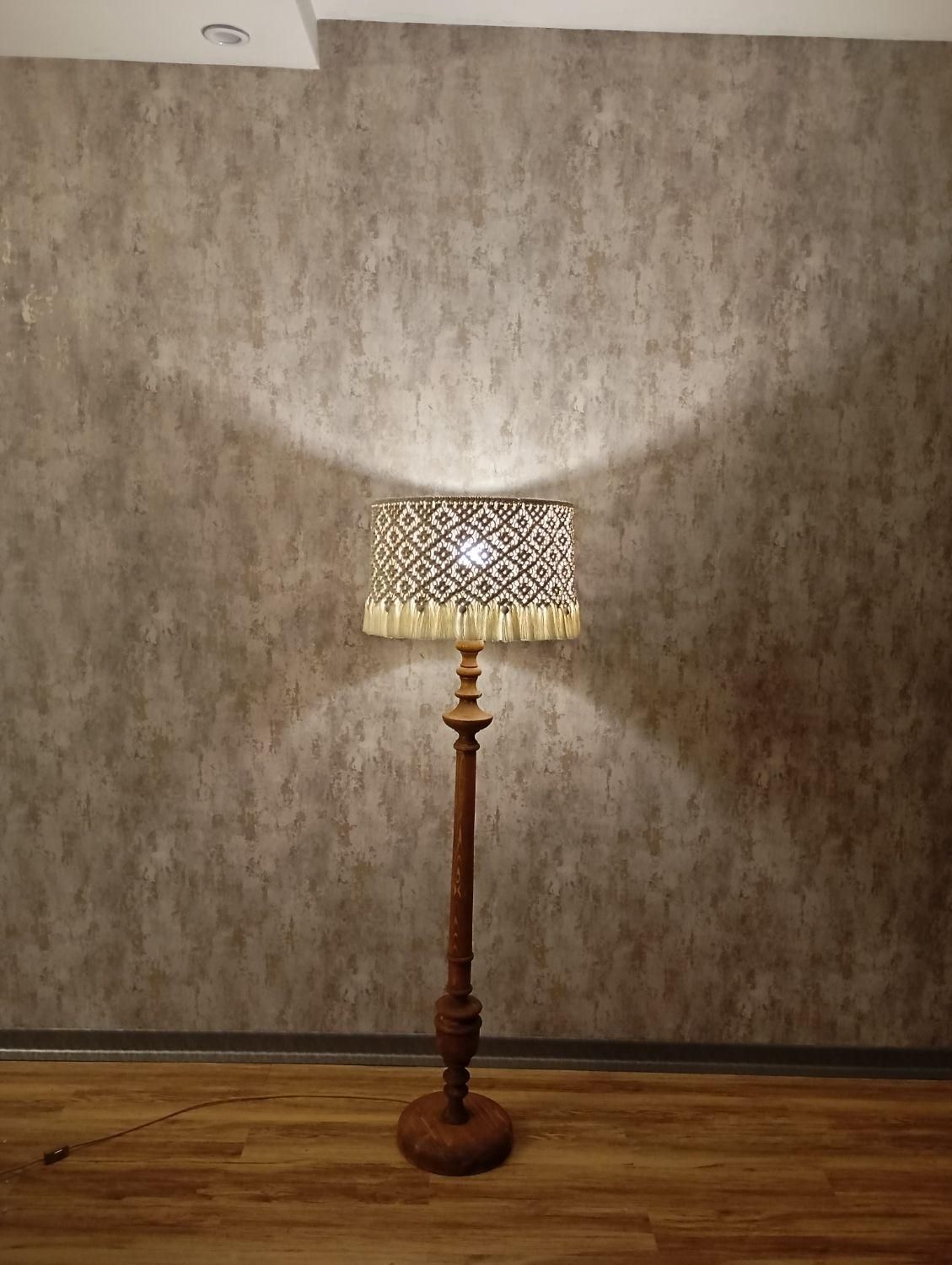 آباژور ایستاده با شید مکرومه مدل خورشید|چراغ خواب و آباژور|مشهد, آزادشهر|دیوار