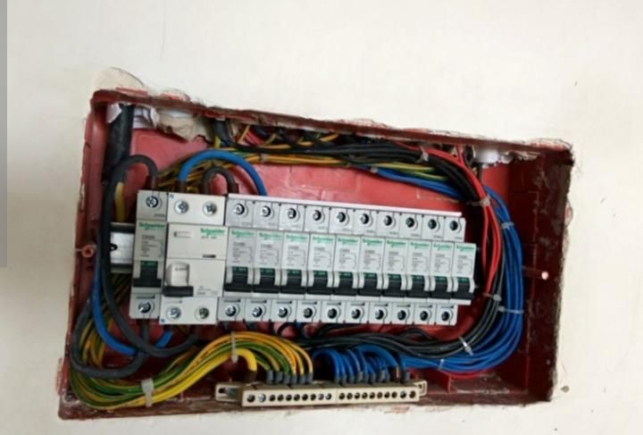 خدمات برق|خدمات پیشه و مهارت|گرمسار, |دیوار