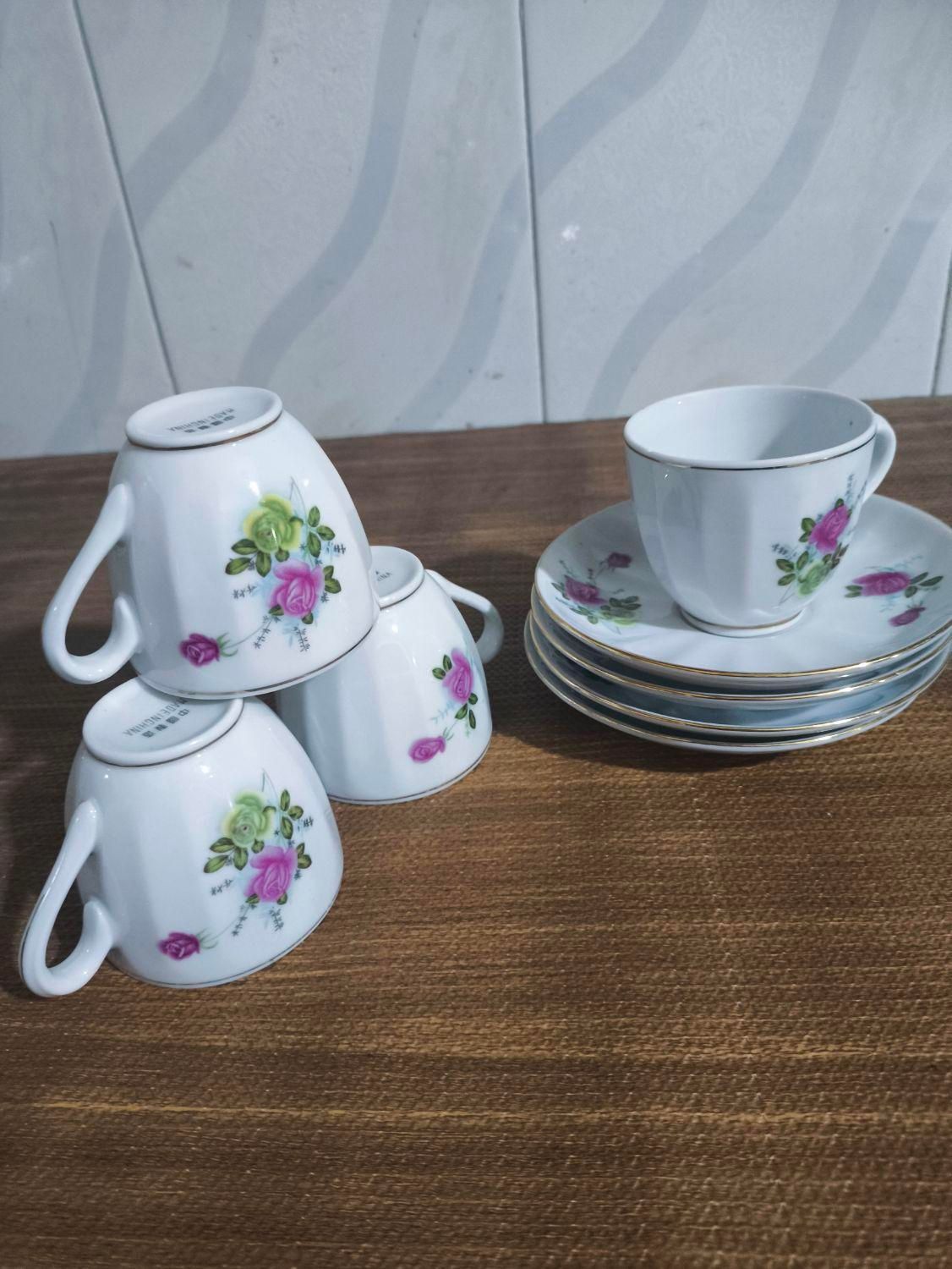 فنجان گل قرمز|ظروف سرو و پذیرایی|اصفهان, دستگرده|دیوار