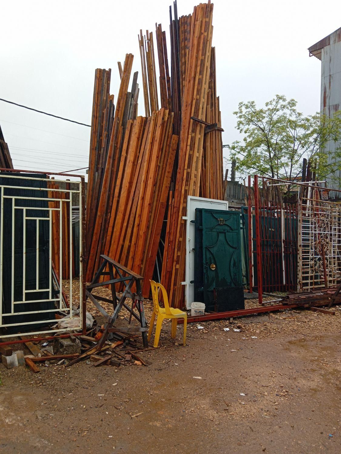 چوب. حلب. تیرآهن. لوله و لمه سربندی و نراد.|عمدهفروشی|رشت, معلولین|دیوار