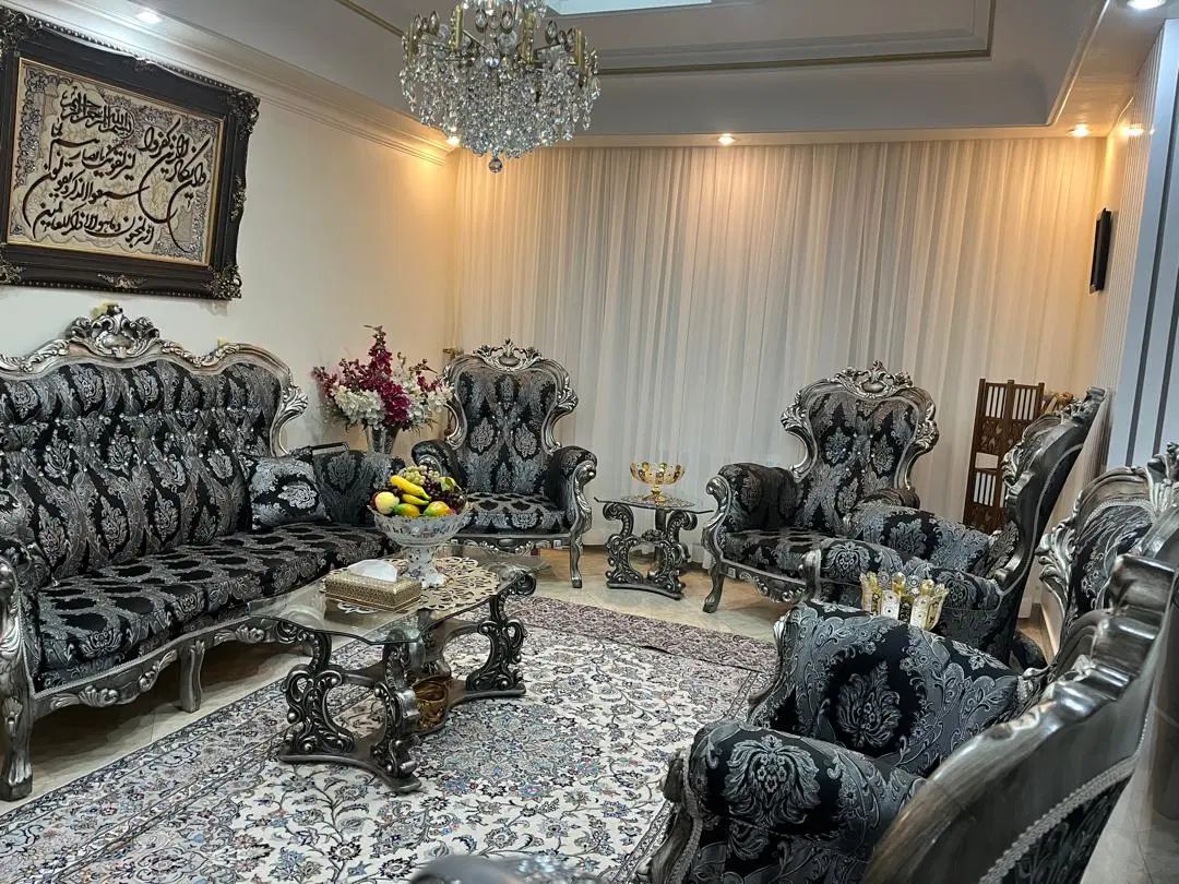 مبل استیل به همراه دو عسلی و میز جلو مبل|مبلمان خانگی و میز عسلی|تهران, تهران‌نو|دیوار