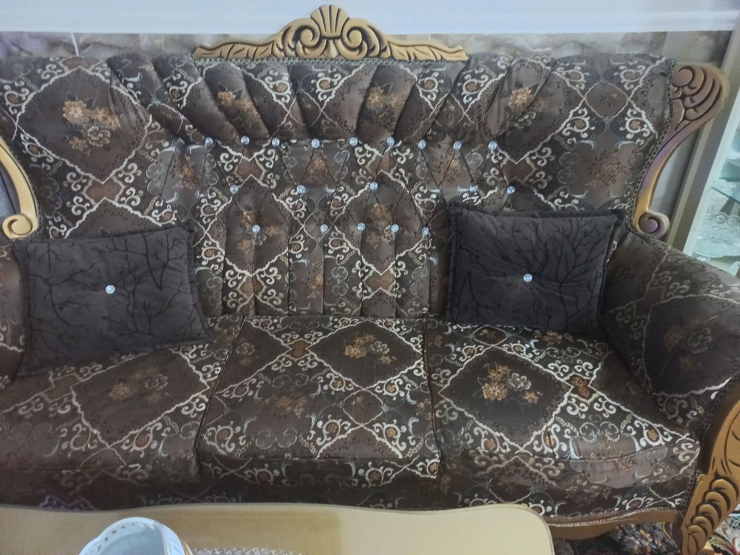 یک دست مبل ۷ نفره همره با میز عسلی|مبلمان خانگی و میز عسلی|گنبد کاووس, |دیوار