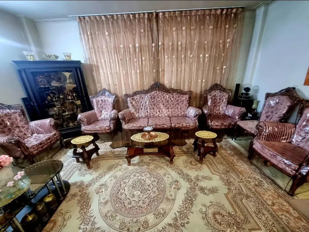 مبل 9 نفره و ناهار خوری 10 نفره|مبلمان خانگی و میز عسلی|اصفهان, بهارستان (مخابرات)|دیوار