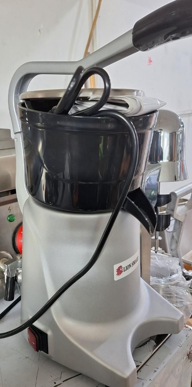 آب مرکبات گیر برقی وارداتی|آبمیوه‌گیر و آب‌مرکبات‌گیر|ساری, |دیوار