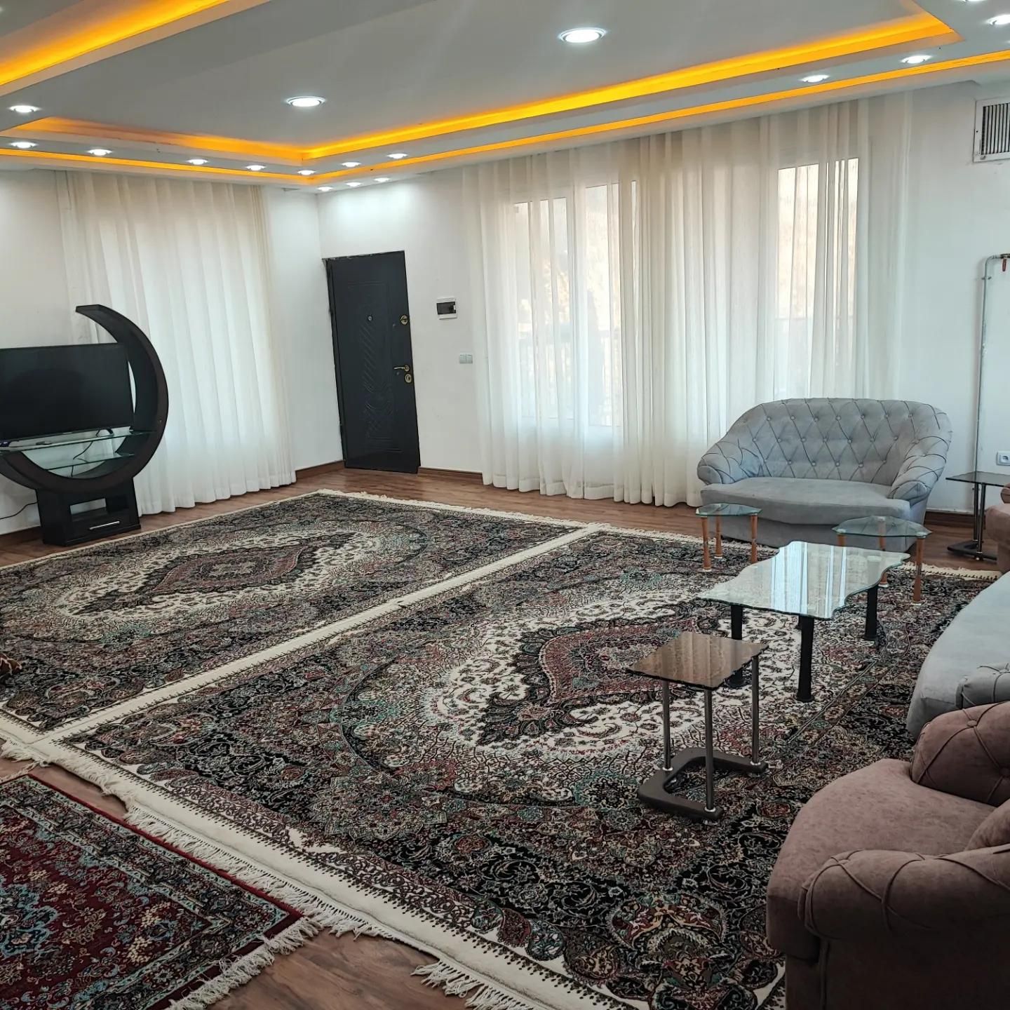 اجاره ویلا باغ و استخر در روستای زیبای چالابه|اجارهٔ کوتاه‌مدت ویلا و باغ|کرمانشاه, |دیوار