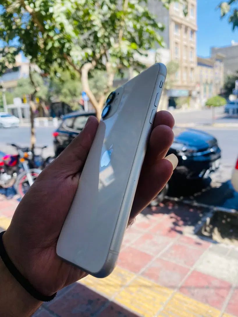 اپل iPhone 11 با حافظهٔ ۱۲۸ گیگابایت|موبایل|مشهد, طلاب|دیوار