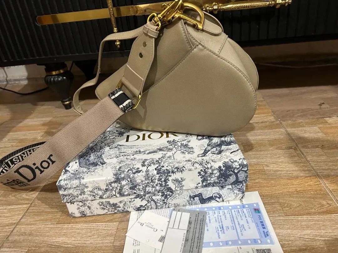 کیف لوکس برندجهانی دیور (Dior)کاملآنواستفاده نشده|کیف، کفش، کمربند|اهواز, زیتون کارگری|دیوار