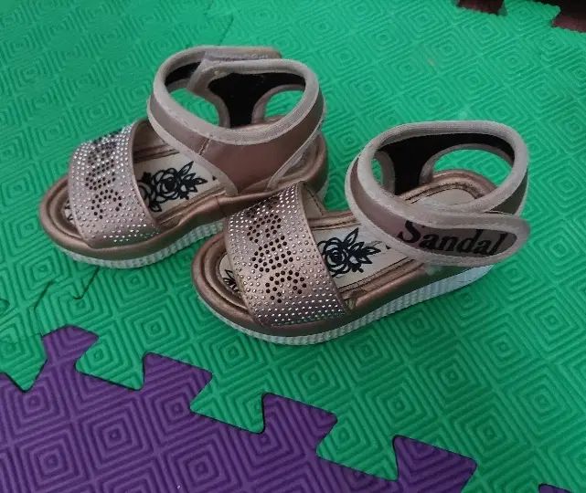 صندل دخترانه سایز۲۱ مناسب دوتا چهارسال|کفش و لباس بچه|دورود, |دیوار