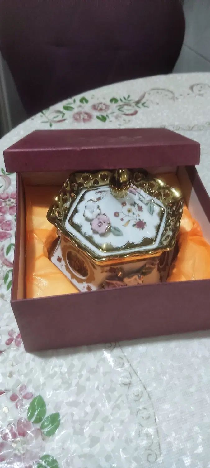 شکلات خوری گل برجسته ۲ عدد|ظروف سرو و پذیرایی|رشت, گلسار|دیوار