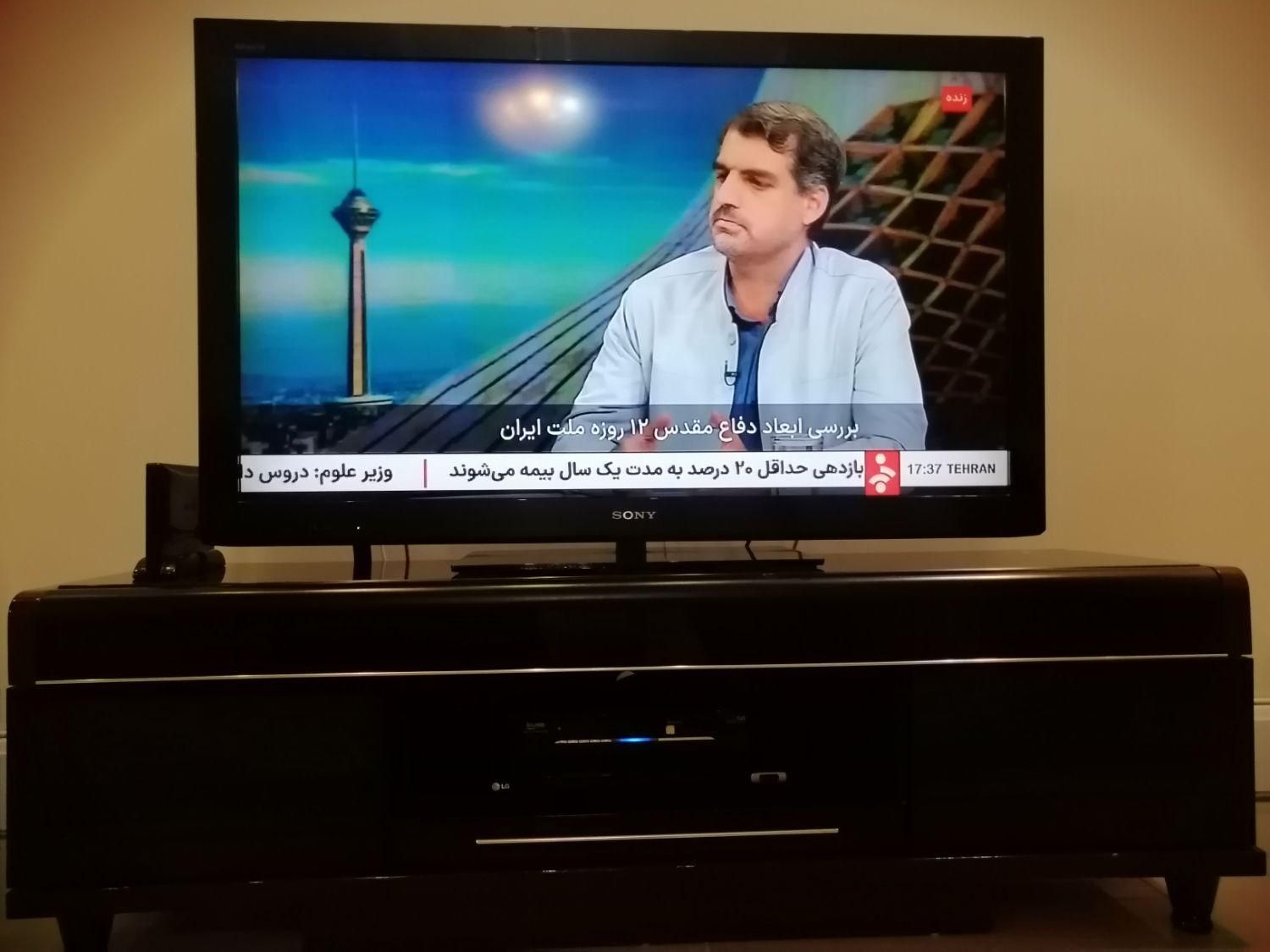 تلوزیون 46 سونی همراه با میز|تلویزیون و پروژکتور|کرمانشاه, |دیوار