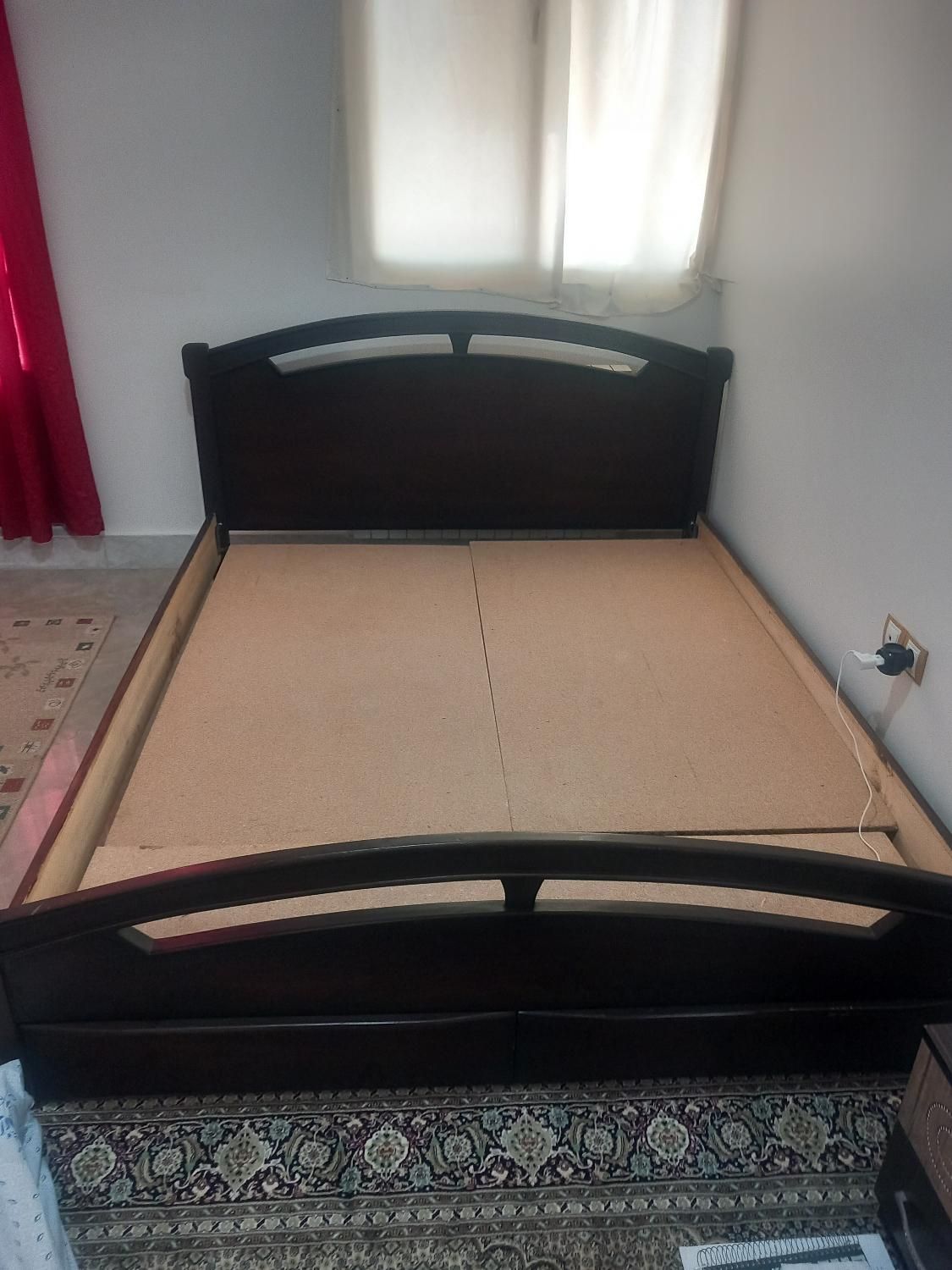 تخت دونفره کاملا سالم رنگ قهوه ای|تخت و سرویس خواب|کرج, باغستان|دیوار