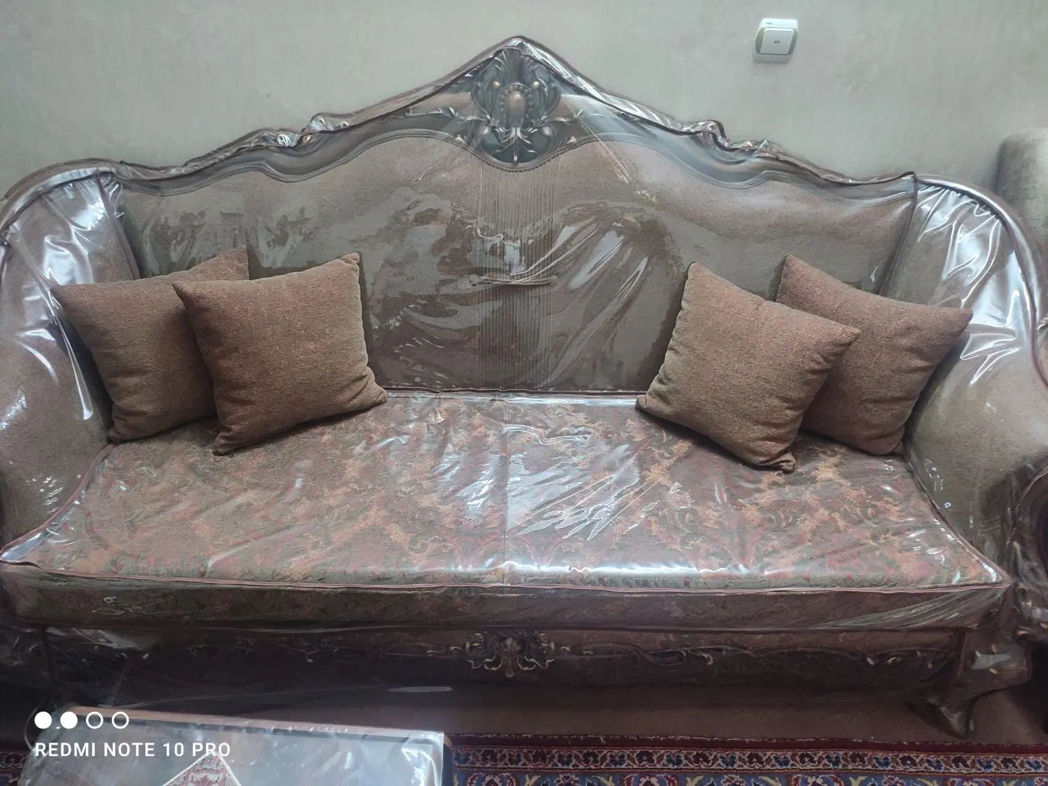 مبل استیل ۹نفره همراه ۳عدد میز چهارگوش کلاسیک|مبلمان خانگی و میز عسلی|اصفهان, عطار نیشابوری|دیوار