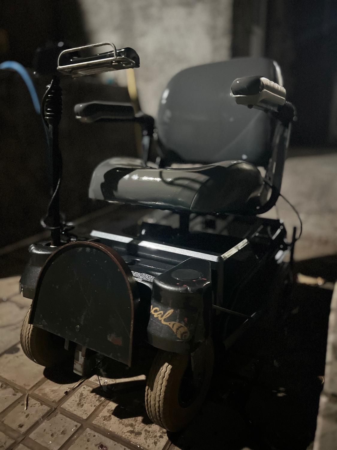 ویلچر برقی مبله خارجی|پزشکی|کرمان, |دیوار