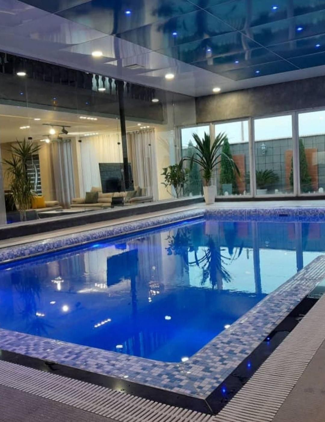 اجاره باغ ویلا بادواستخر سرپوشیده و روبازبرای امشب|اجارهٔ کوتاهمدت ویلا و باغ|تهران, چیتگر جنوبی|دیوار