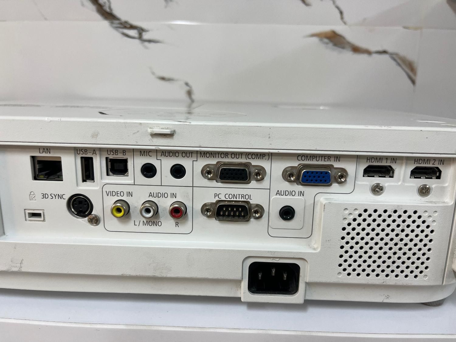 ویدیوپروژکتور full hd برند nec|تلویزیون و پروژکتور|رشت, سعدی (تختی)|دیوار