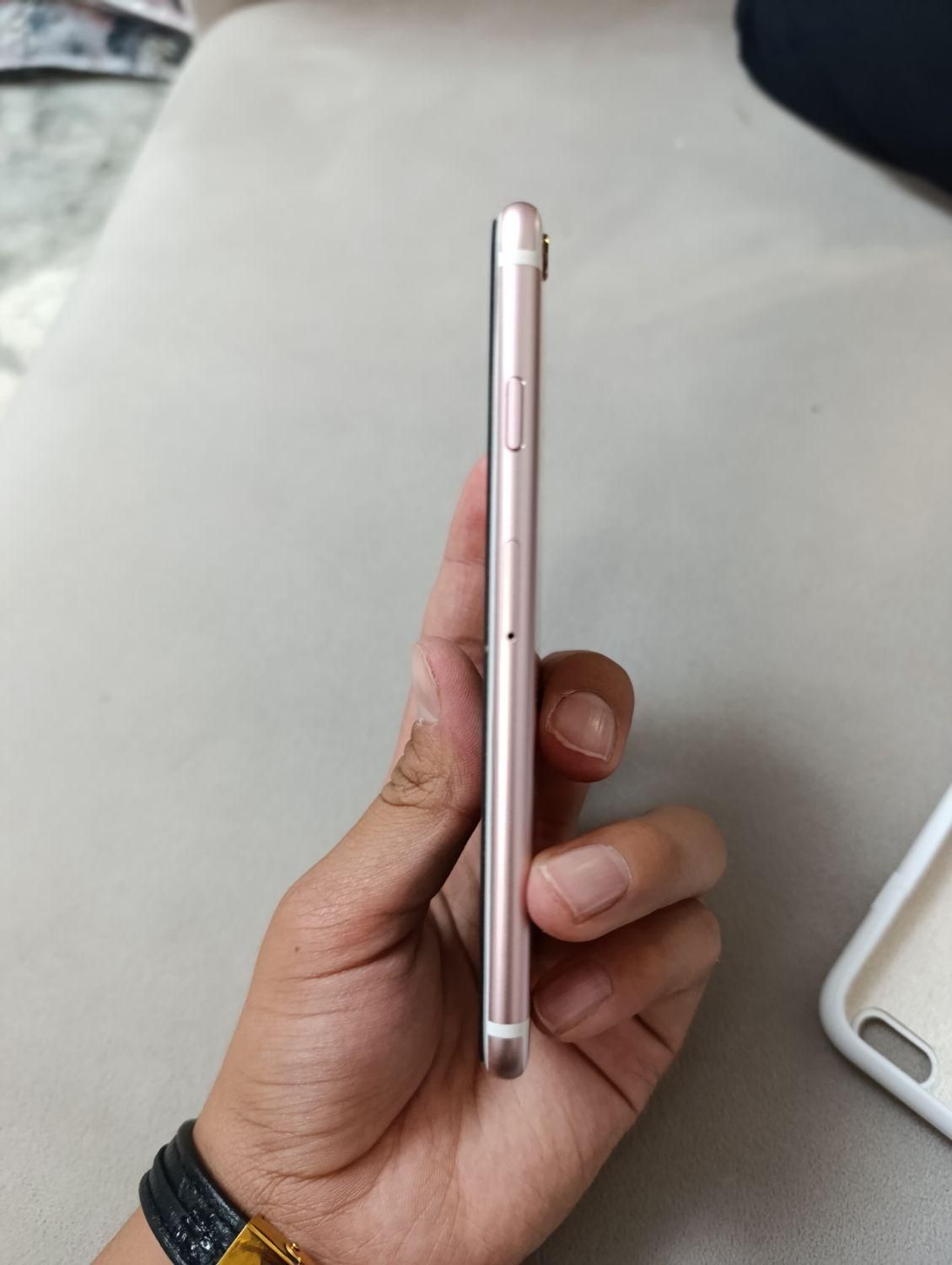 اپل iPhone 6s با حافظهٔ ۶۴ گیگابایت بدون تعویض|موبایل|شهرکرد, |دیوار