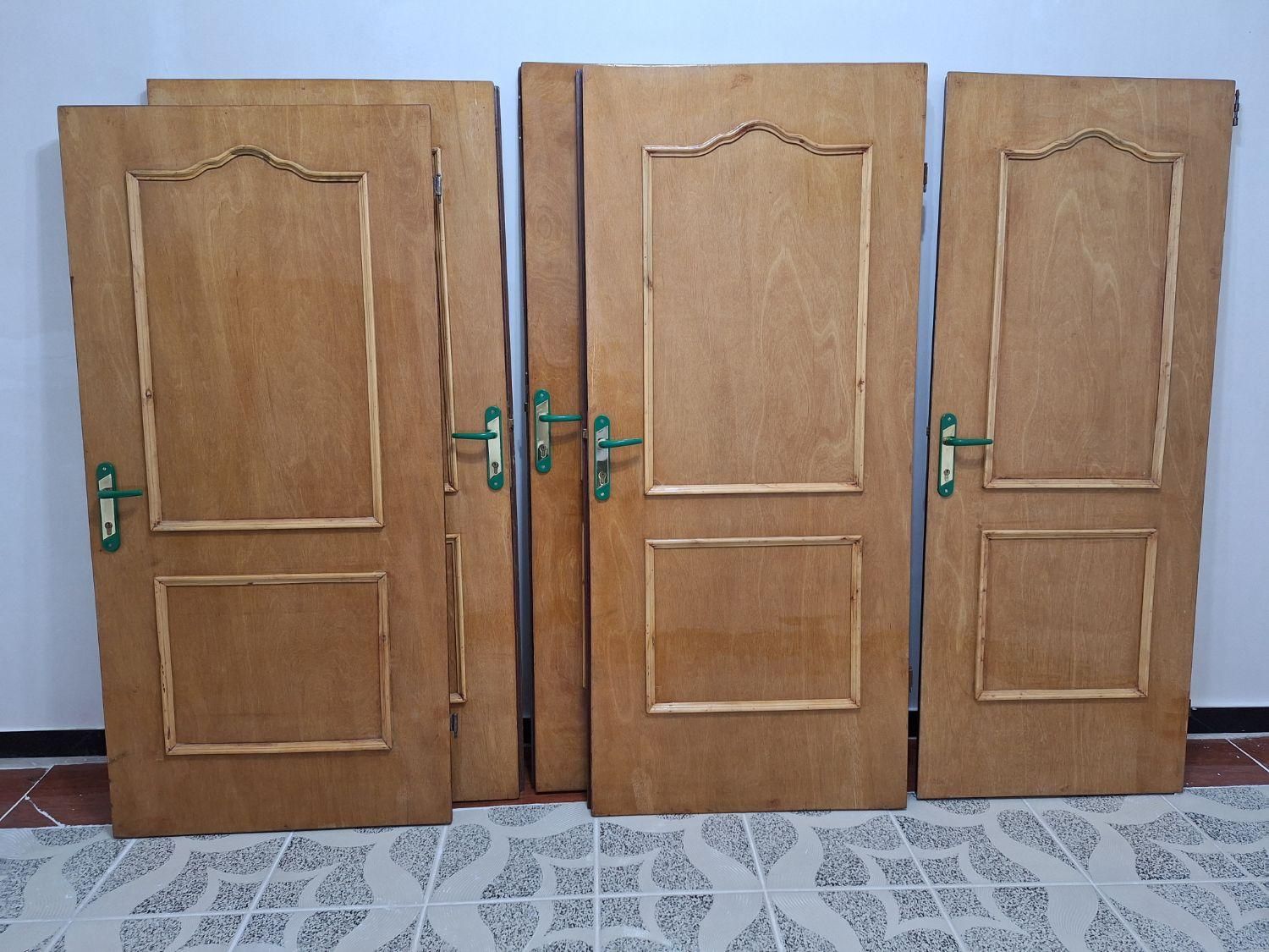 درب چوبی محکم در حد نو|مصالح و تجهیزات ساختمان|قروه, |دیوار