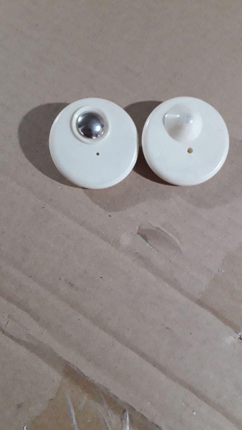 گیت لباس+۲۰۰عددتگ دزدگیرومگنت(کارکرده در حدنو)|فروشگاه و مغازه|بیرجند, |دیوار