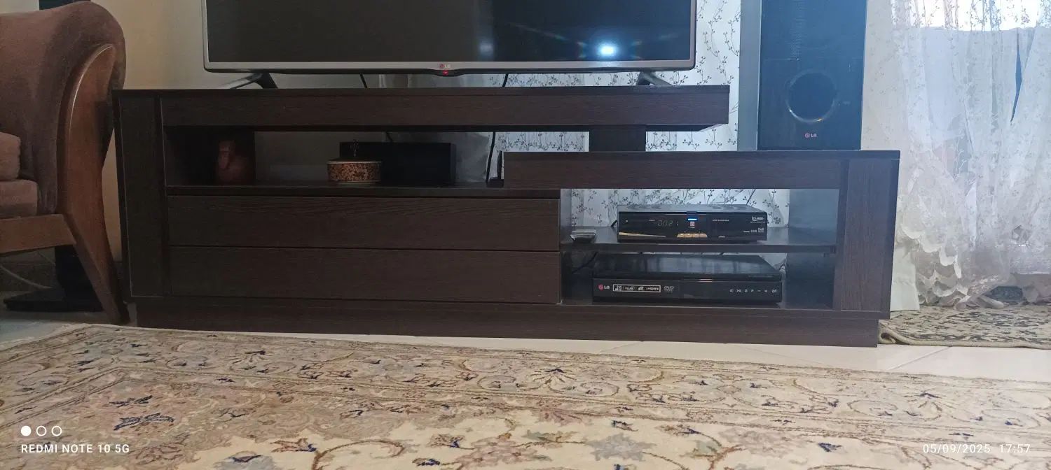 مبل راحتی ومیز نهار خوری 8نفره ومیز تلویزیون|مبلمان خانگی و میز عسلی|اصفهان, سپاهان‌شهر|دیوار