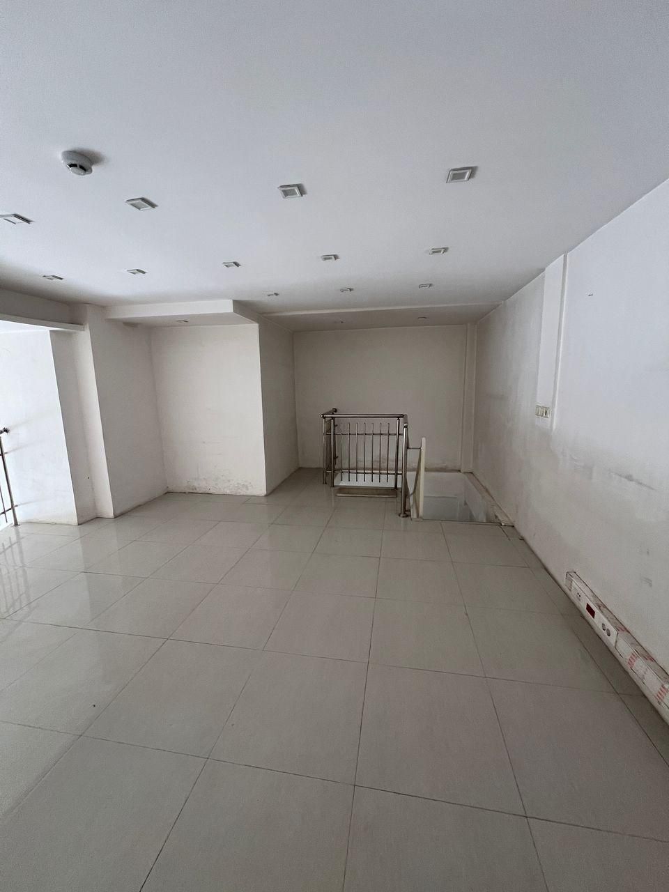 اجاره مغازه ۱۲۵ متری، حاشیه خیابان برنجی ،نوساز|اجارهٔ مغازه و غرفه|بجنورد, |دیوار