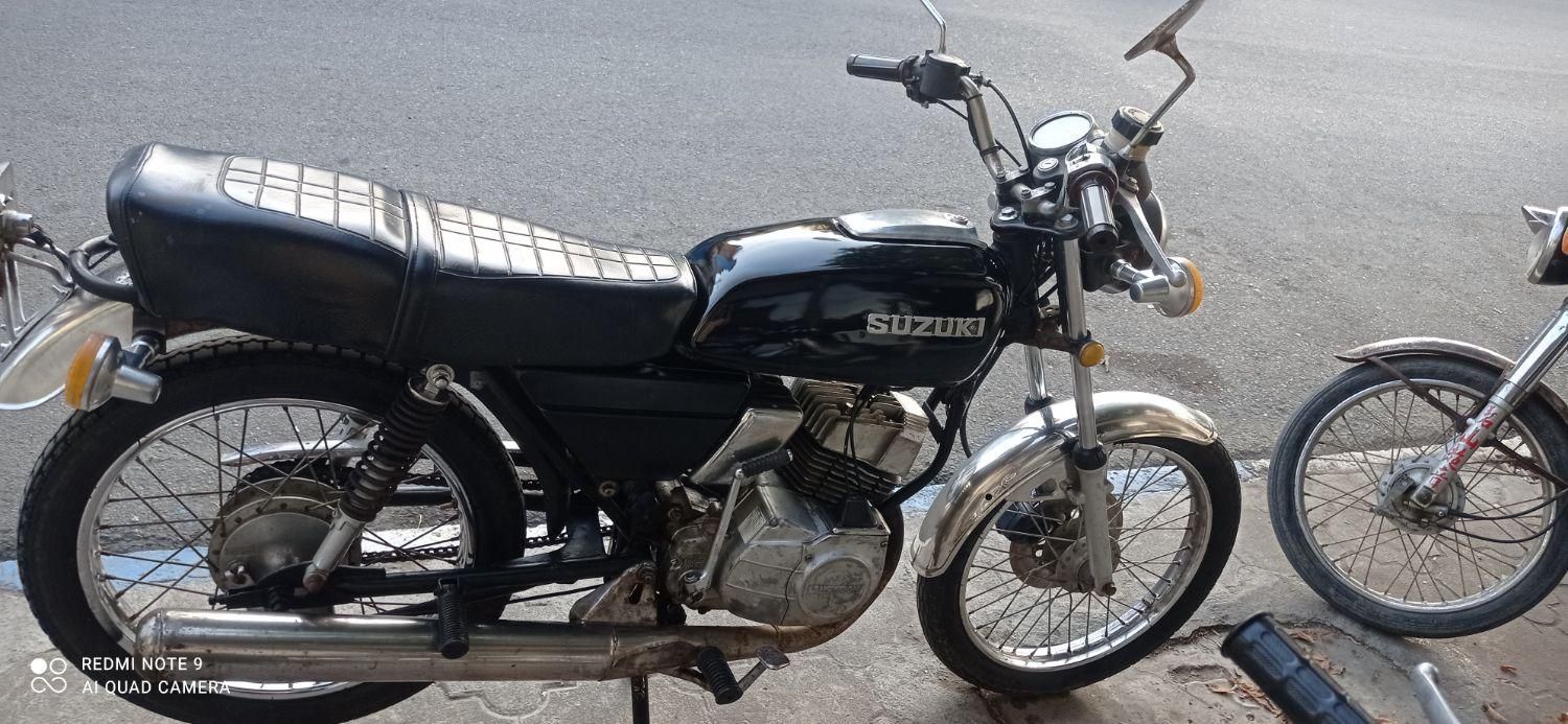 سوزوکی جی پی|موتورسیکلت|صومعه‌سرا, |دیوار