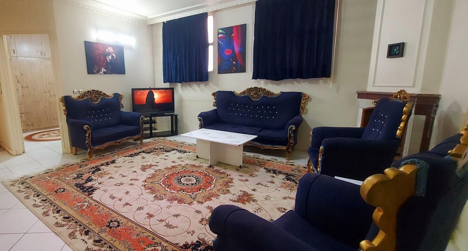 خانه مبله . خانه مسافر . سوییت روزانه ماهیانه|اجارهٔ کوتاه‌مدت آپارتمان و سوئیت|اصفهان, باغ دریاچه|دیوار