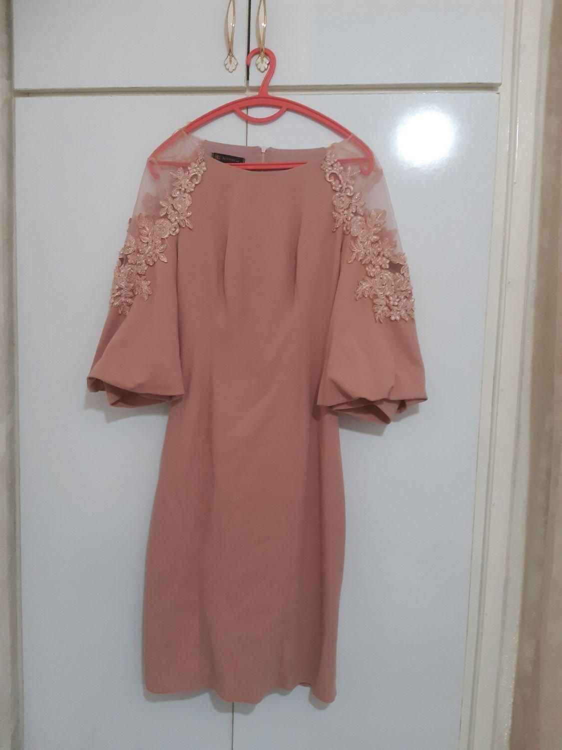 لباس مجلسی|لباس|رشت, استادسرا|دیوار
