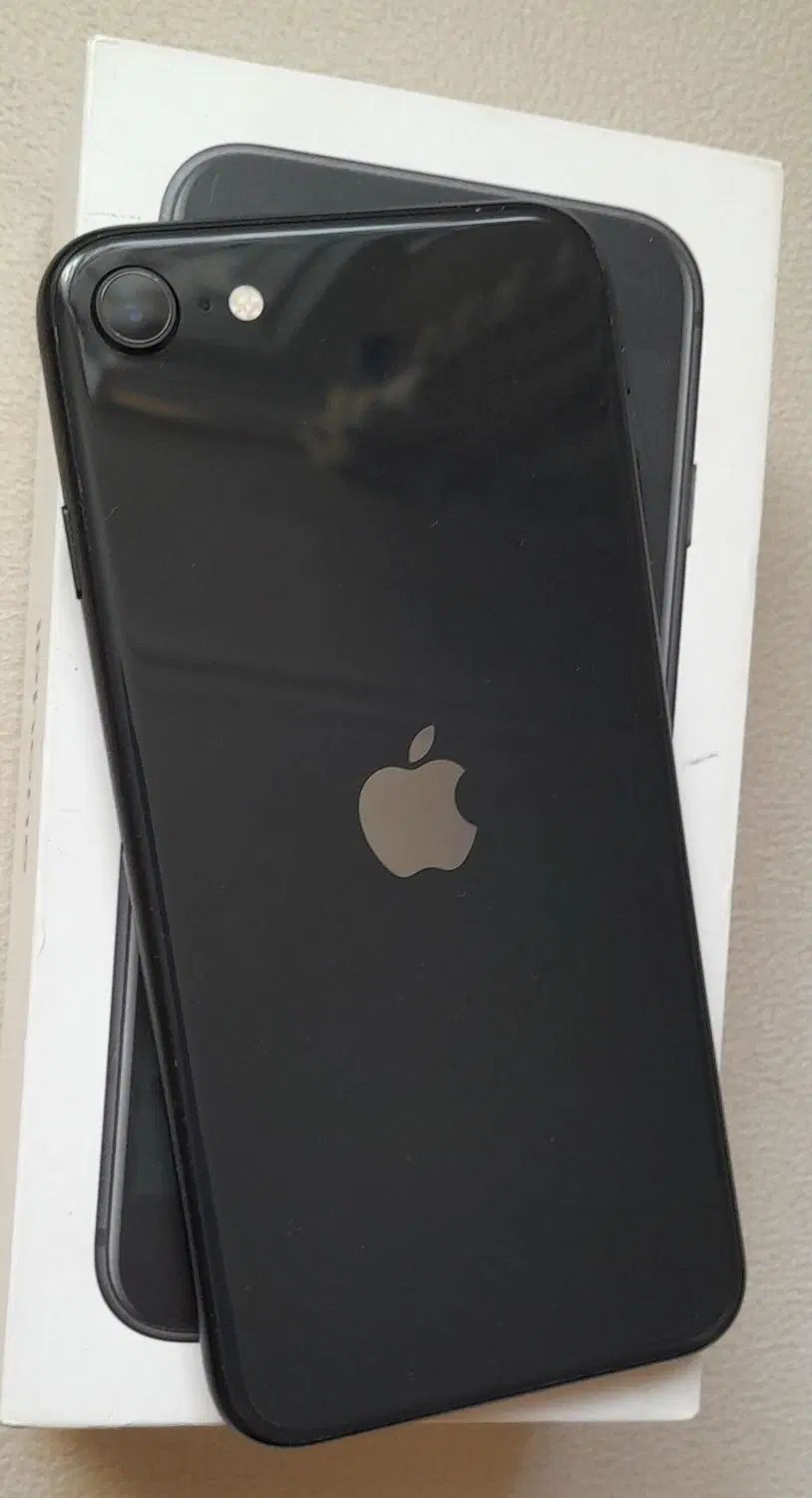 اپل iPhone SE (2020) با حافظهٔ ۶۴ گیگابایت|موبایل|تهران, ارم|دیوار