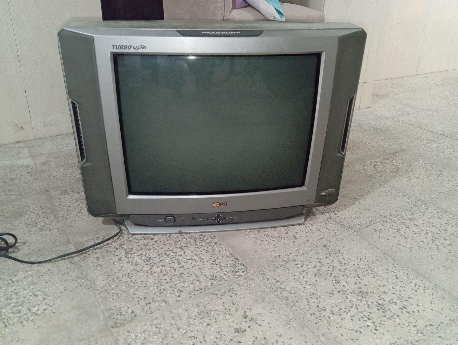 tv ال جی ۲۱ اینچ سالم خیلی وقته ازش استفاده نشده|تلویزیون و پروژکتور|تاکستان, |دیوار