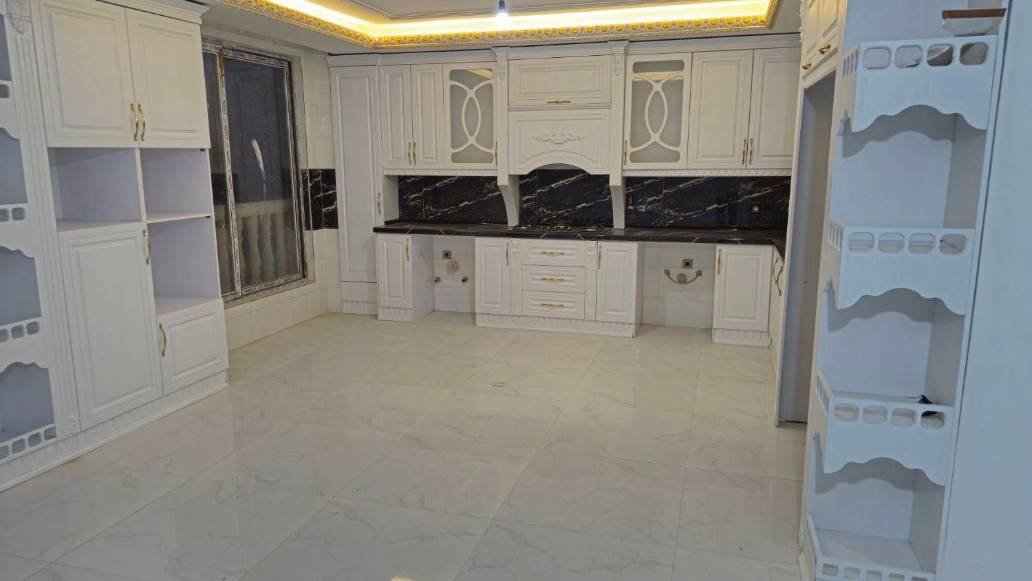 فروش خانه ویلایی ۳۲۰ متری در سعدی جنوبی|فروش خانه و ویلا|شاهین‌شهر, سعدی جنوبی|دیوار