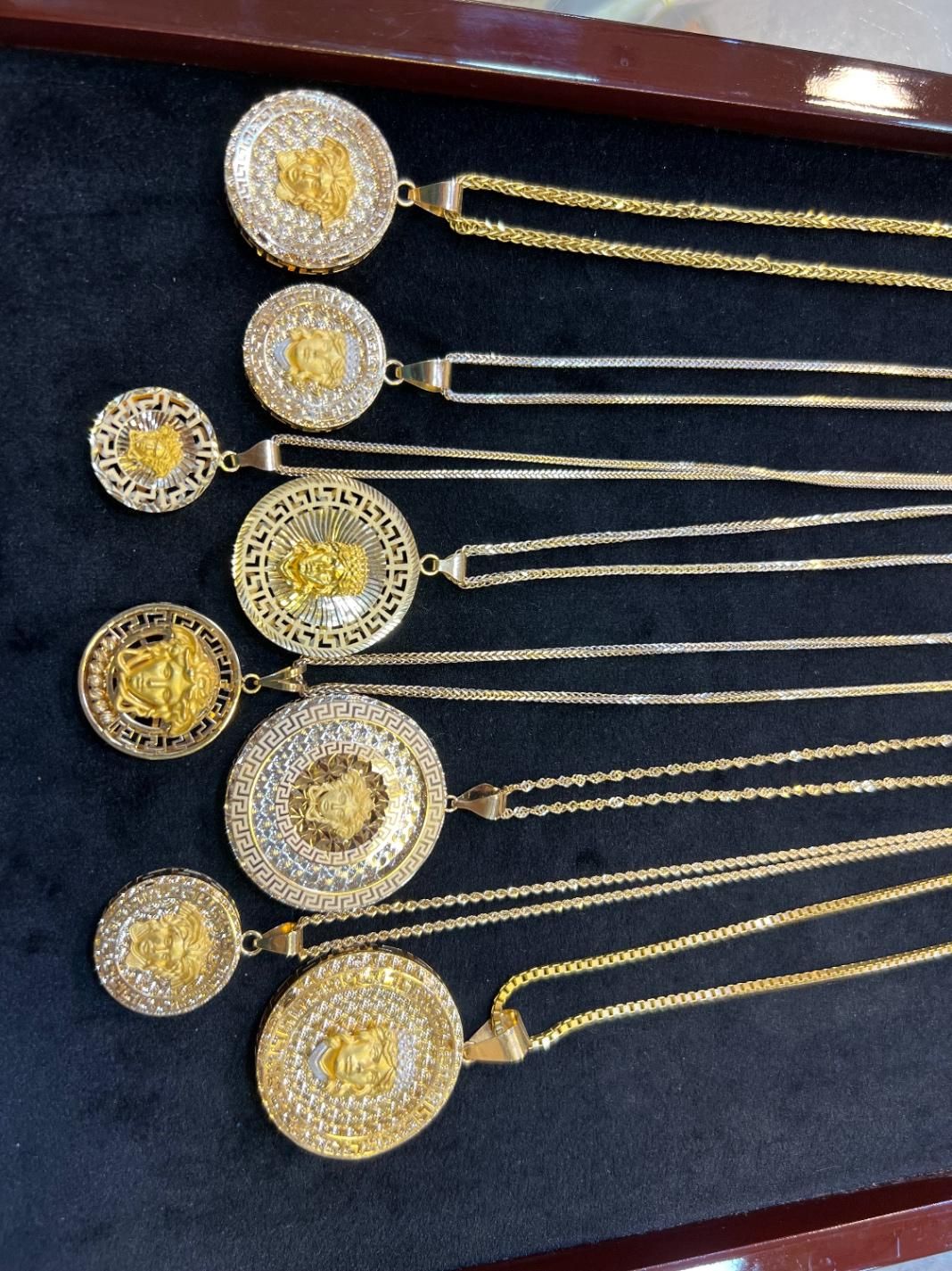 مدالهای ورساچه.سبک و سنگین.شیک و|جواهرات|کاشان, بازار کاشان|دیوار