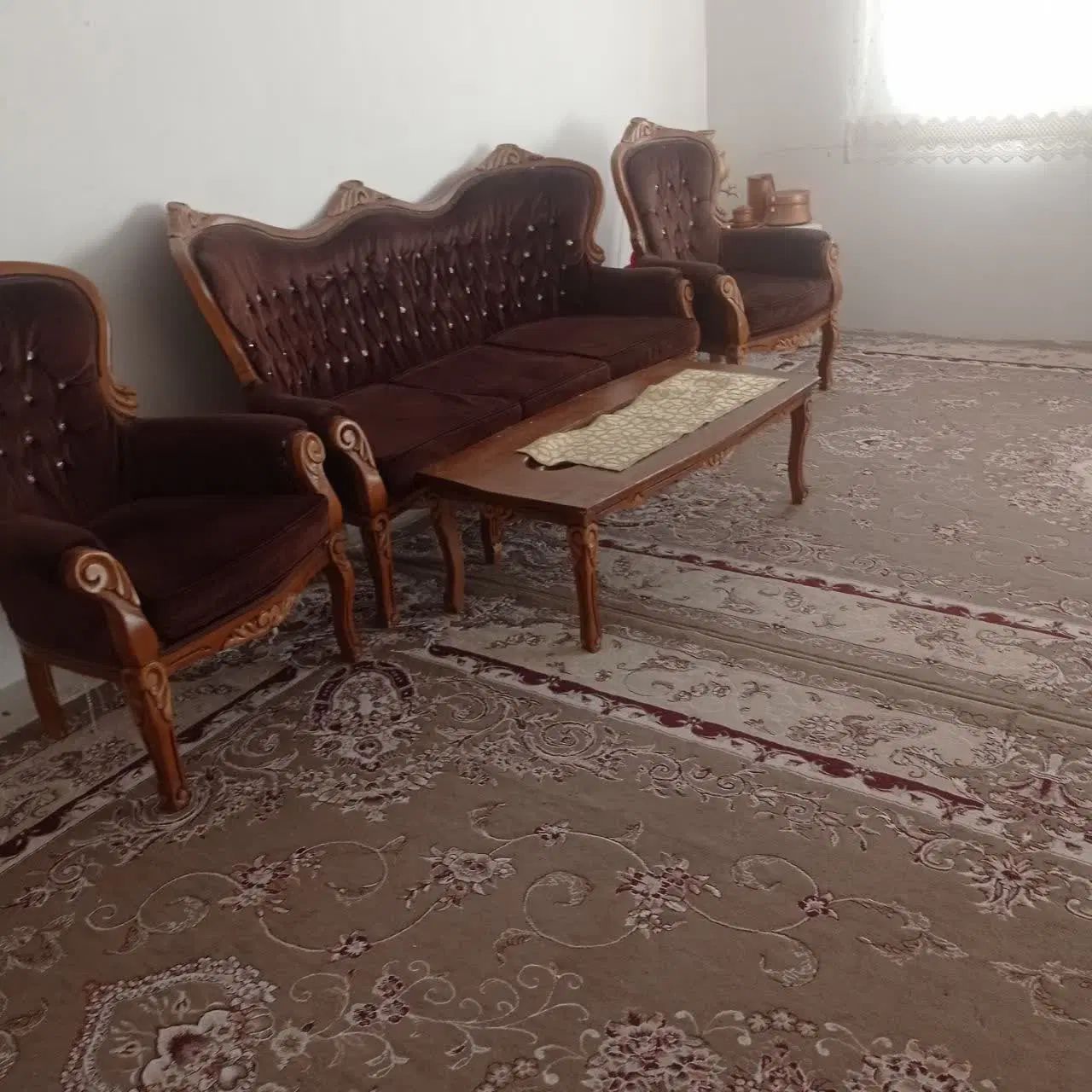مبل سلطنتی|مبلمان خانگی و میز عسلی|مشهد, پروین اعتصامی|دیوار