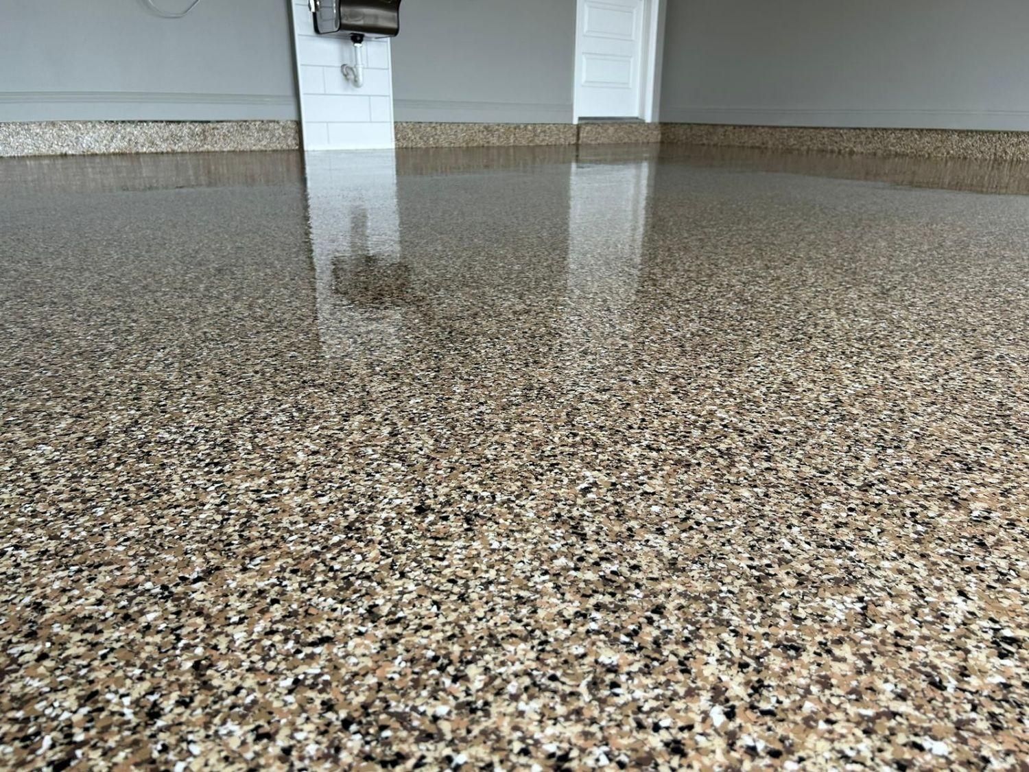 اجرای کفپوش های اپوکسی تراتزو و Flakes epoxy|خدمات پیشه و مهارت|تهران, شهرک شهید باقری|دیوار