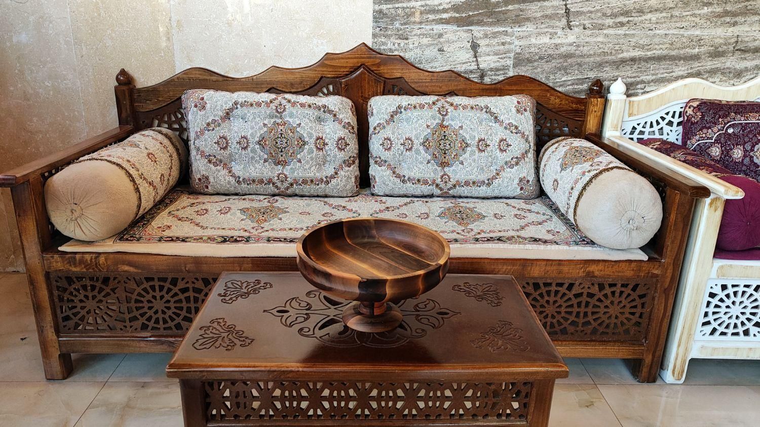 تخت سنتی و مبل سنتی ۲×۷۰ کد ۲۰۶۵|مبلمان خانگی و میز عسلی|خمینیشهر, |دیوار