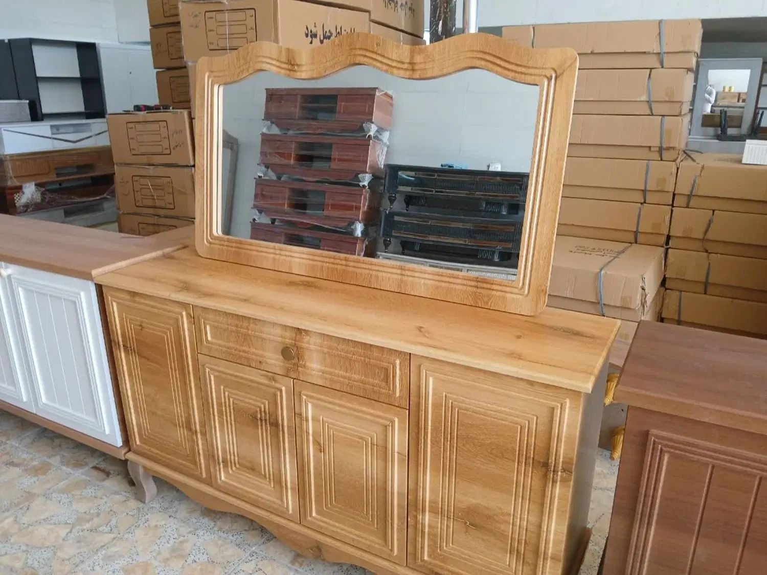 میز و کنسول|مبلمان خانگی و میز عسلی|اصفهان, بهرام‌آباد|دیوار