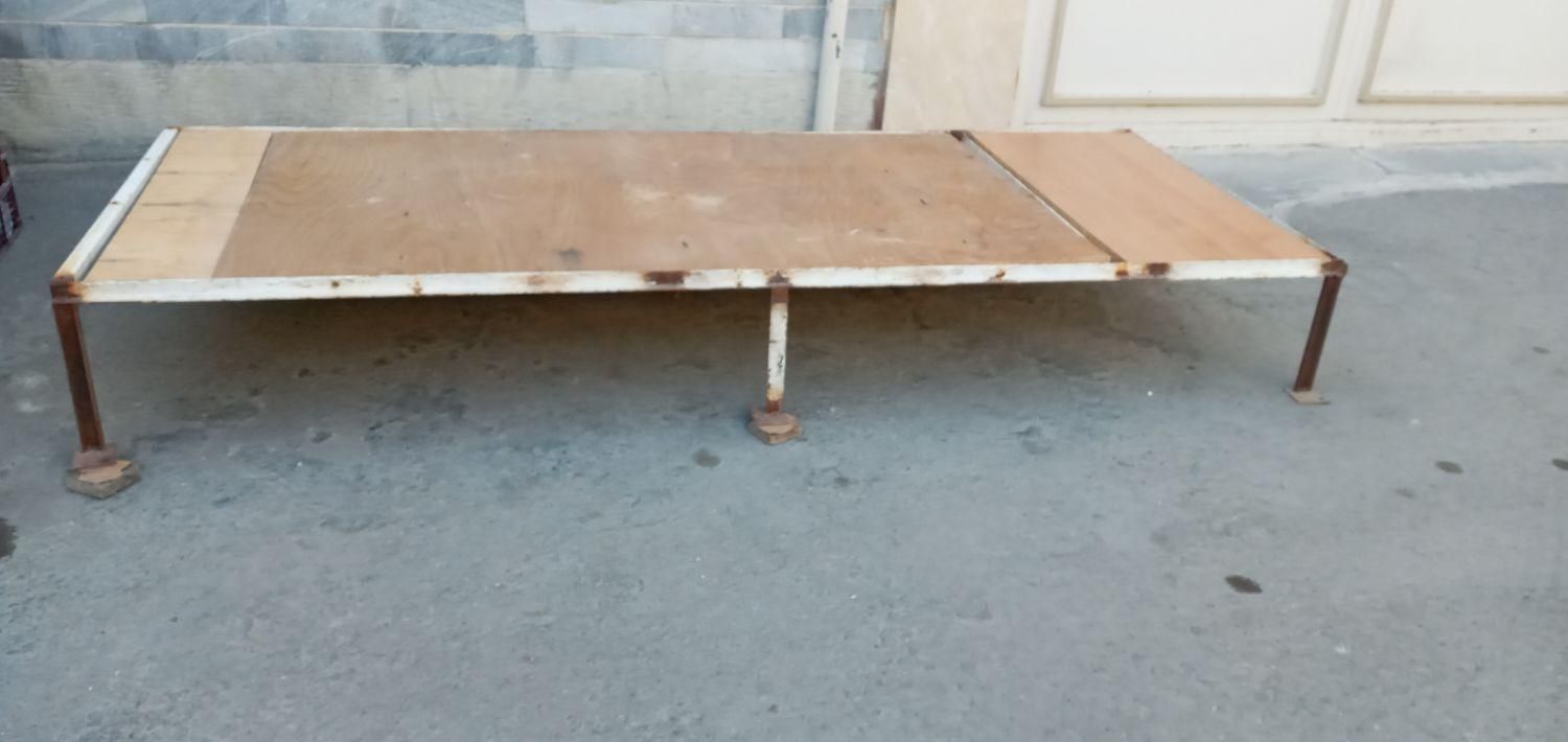 تخت یه نفره آهنی با کفی نوپان مخصوص ایوان یا باغ|تخت و سرویس خواب|اصفهان, عسگریه|دیوار