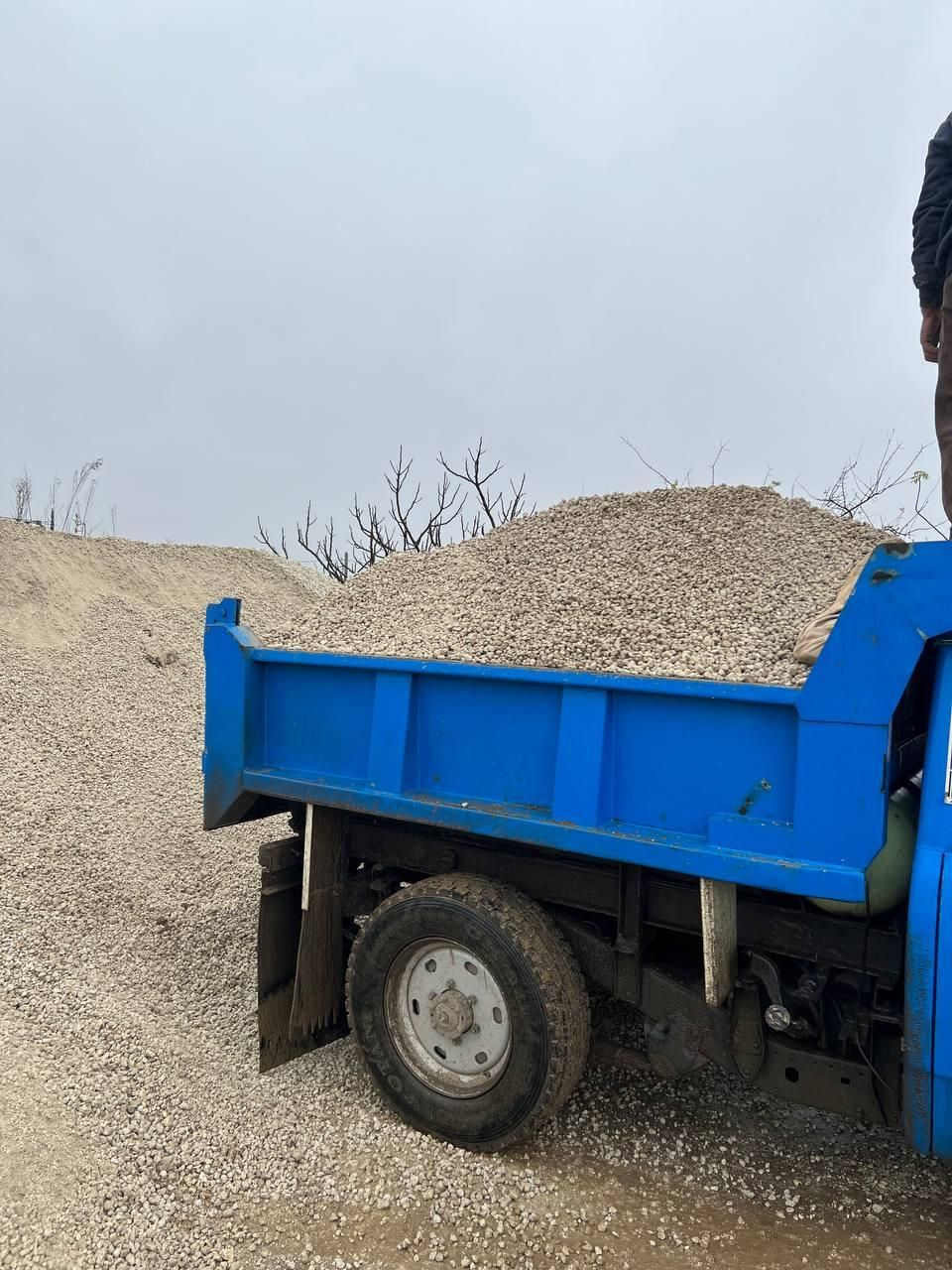 ماسه گونه ای.حمل نخاله.فروش نخاله.گل باغچه.نیسان|مصالح و تجهیزات ساختمان|رشت, یخسازی|دیوار