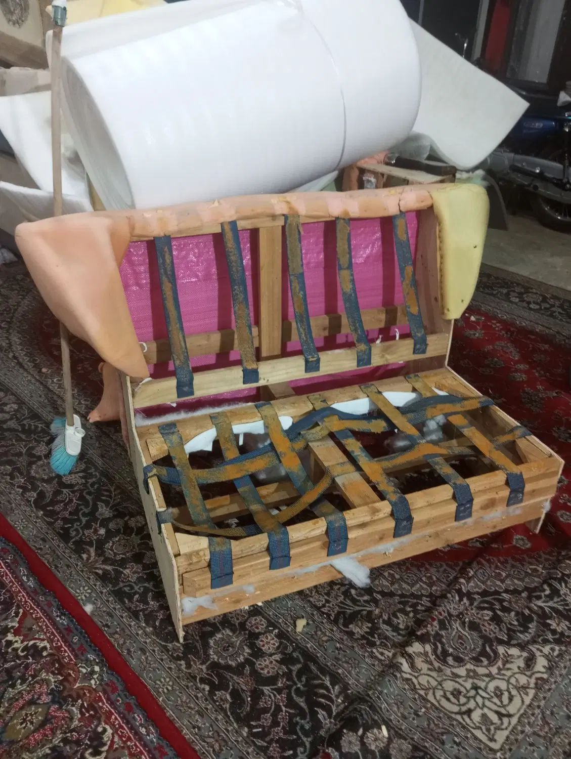 تبدیل مبل کارکرده و معیوب به مبل نو و تعمیرات|خدمات پیشه و مهارت|شیراز, دباغ خانه|دیوار